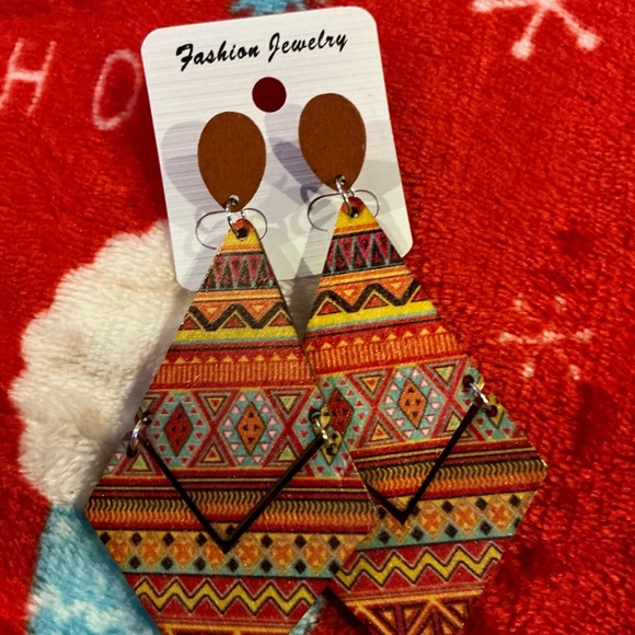 Earrings - Picture 3 of 6